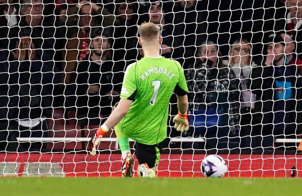 “四带二”将功补过，哈弗茨绝杀！阿森纳重回榜首