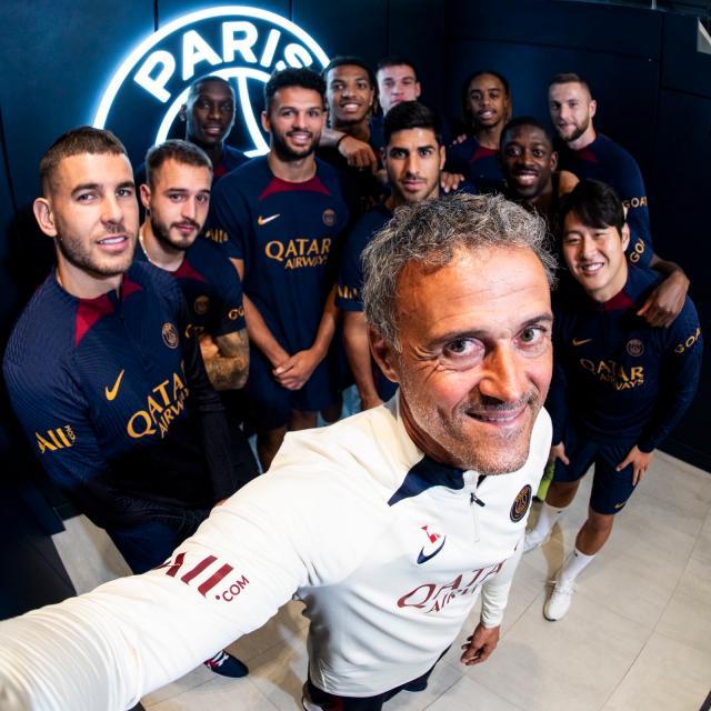 九游体育-21岁巴尔科拉成为巴黎新宠，姆巴佩也给他让路？